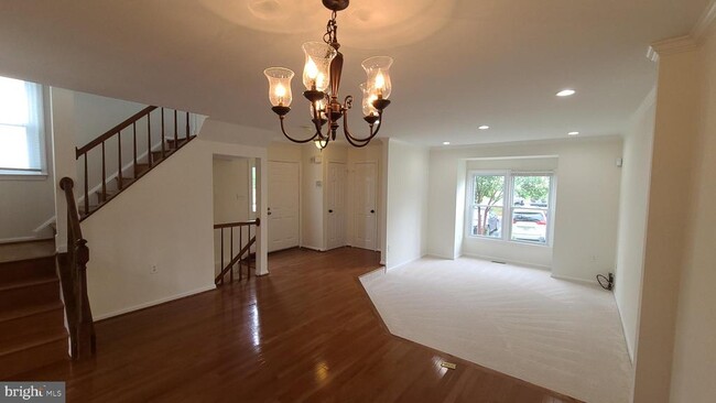 Building Photo - 21176 Winding Brook Square