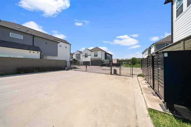 Building Photo - 2309 Silva Park Ln