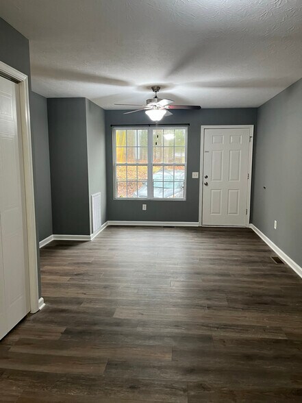 Building Photo - 236 McMurtry Rd