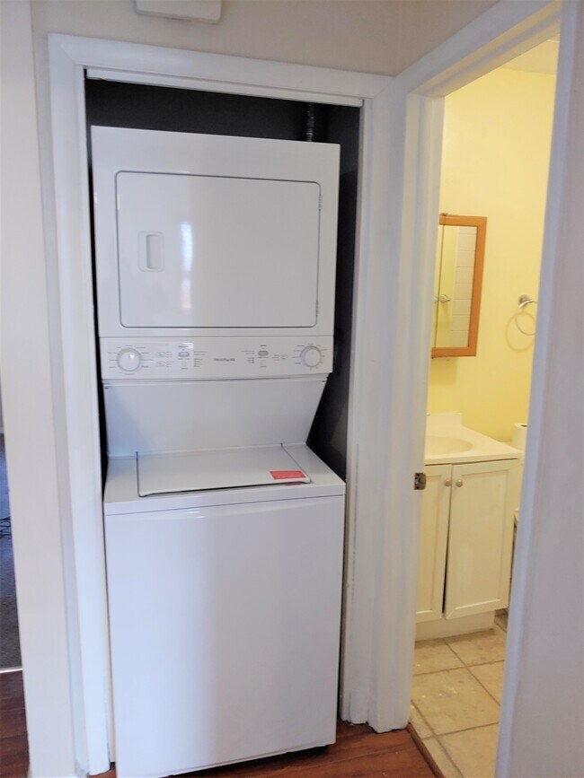 Building Photo - McMenamy Suites