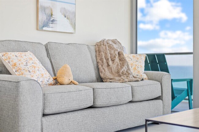 Building Photo - 3100 N Ocean Dr