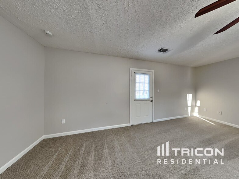 Building Photo - 188 Misty Hollow Way