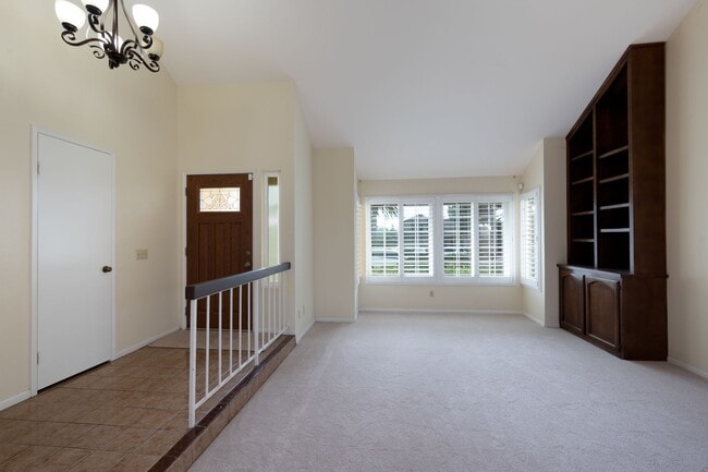 Building Photo - Spacious 2 Story House in cul-de-sac with ...