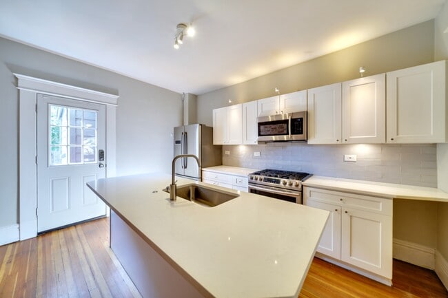 Building Photo - 2528 W 23rd Ave