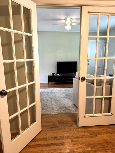 Building Photo - 529 Whitham Ave