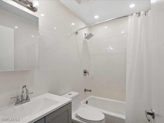 Building Photo - 220 39th Ave NW