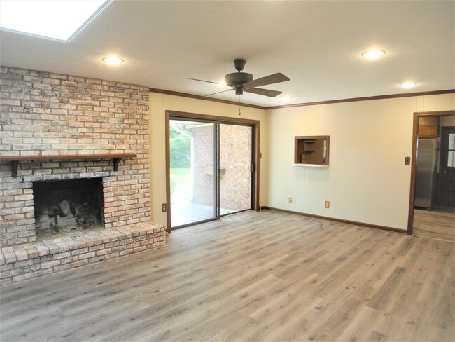 Building Photo - 108 Montague Rd