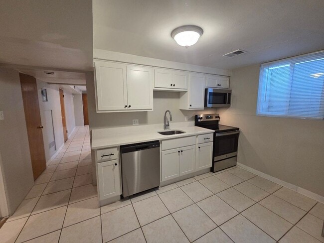 Building Photo - Stylishly Updated and Super Spacious 1-Bed...