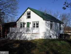 Building Photo - 756 Wiltshire Rd