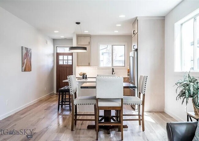 Building Photo - 2046 Dennison Ln