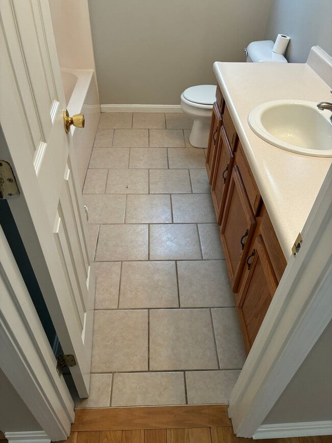 Building Photo - **NEW PRICE**   **New Paint**   **New Carpet**  Ready for YOU!!