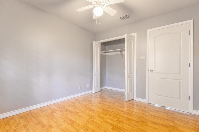 Building Photo - 312 Cambridge Loop