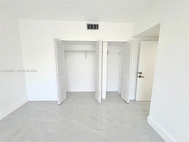 Building Photo - 9159 SW 77th Ave