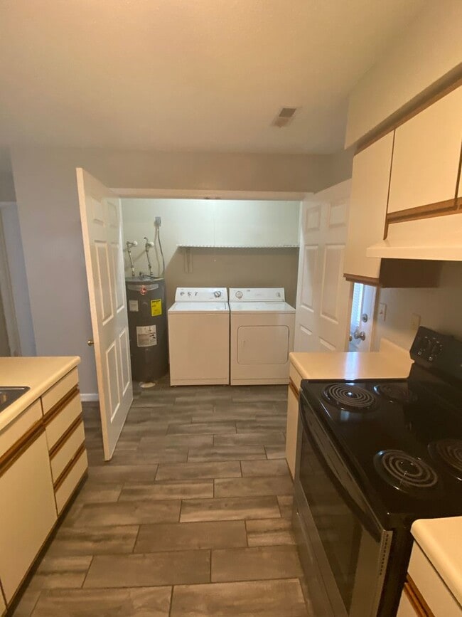 Building Photo - Santa Rosa Court 2416-2418