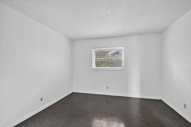 Building Photo - 1406 Barton Rd