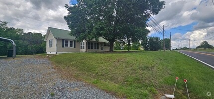 Building Photo - Cozy 2 Bedroom, 1 Bath Home for Rent in Th...