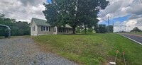 Building Photo - Cozy 2 Bedroom, 1 Bath Home for Rent in Th...