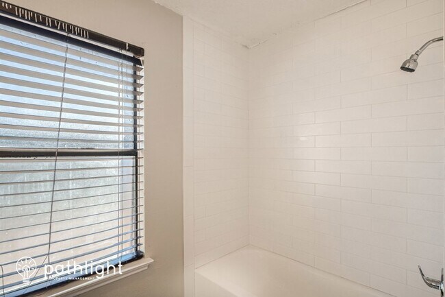 Building Photo - 2525 Brushwood Ln
