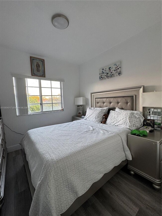 Building Photo - 7350 NW 114th Ave