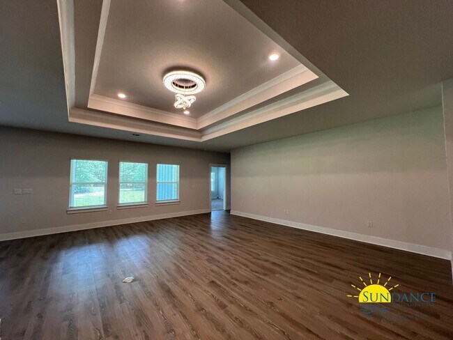 Building Photo - Stunning 5 Bedroom Home in Hillwood Estates, Crestview!