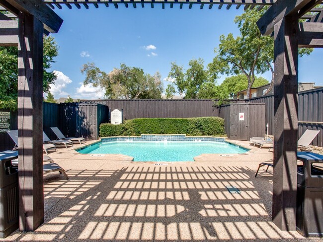 Building Photo - 4739 Bradford Dr