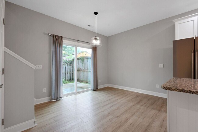 Building Photo - Spacious 3BR House in Wilmington - Newer C...