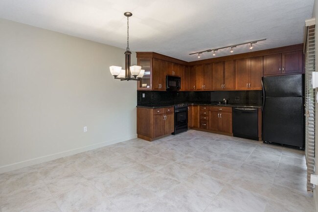 Building Photo - 818 8th Ct