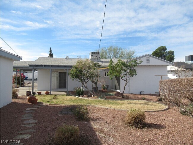 Building Photo - 107 E Pacific Ave