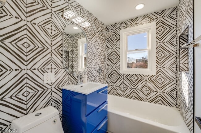 Building Photo - 21 Lombardy Pl