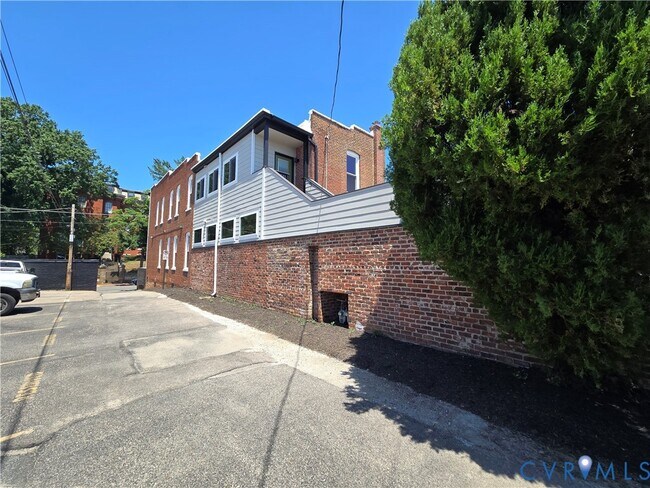 Building Photo - 1 N Harvie St