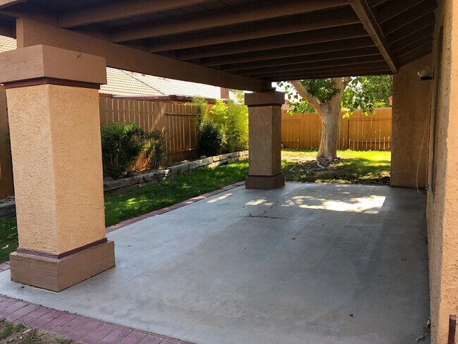 Building Photo - HERITAGE VILLAGE HOME - AVAILABLE NOW!!