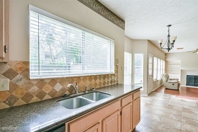 Building Photo - 4 br, 2 bath House - 1108 Woodchase Drive