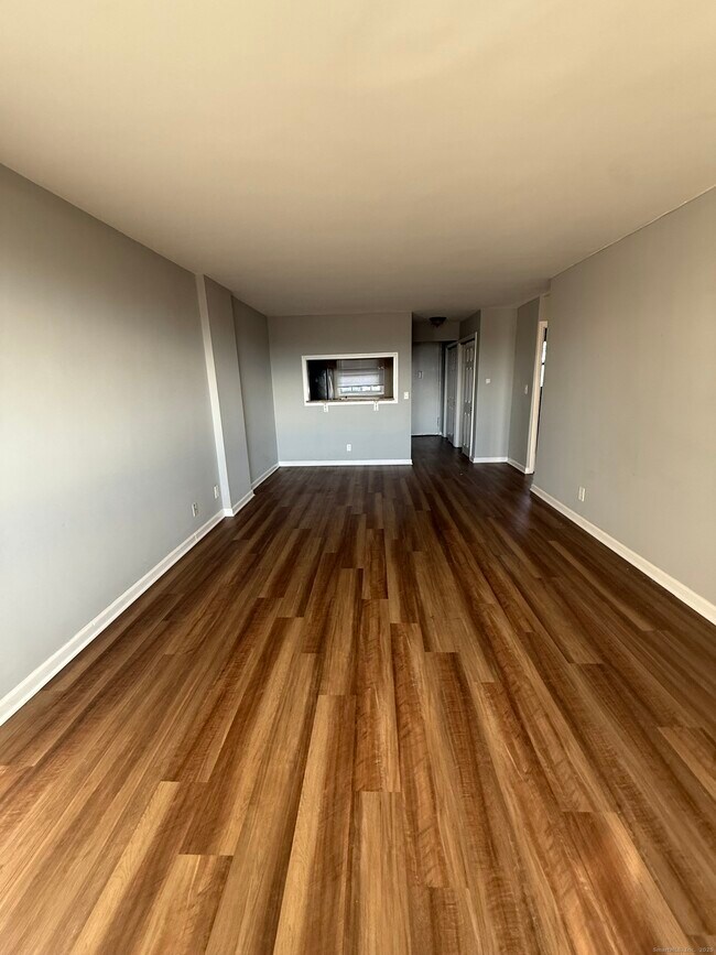 Building Photo - 71 Strawberry Hill Ave