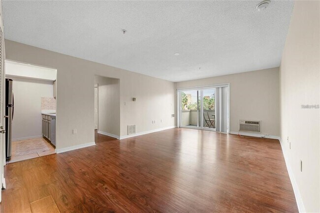 Building Photo - 406 S Cedar Ave