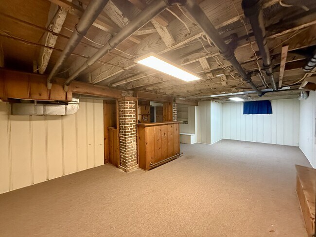Building Photo - 429 W 70th Terrace