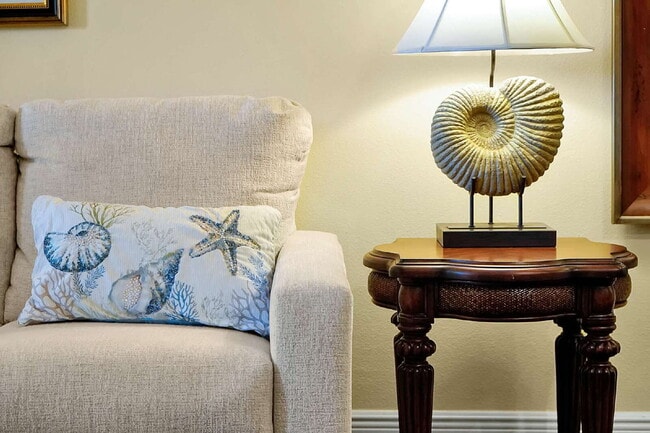 Building Photo - "Beautifully Furnished 3-Bedroom Condo in Desirable Heritage Crossing"