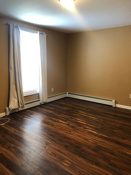 Building Photo - 1609 US-9W