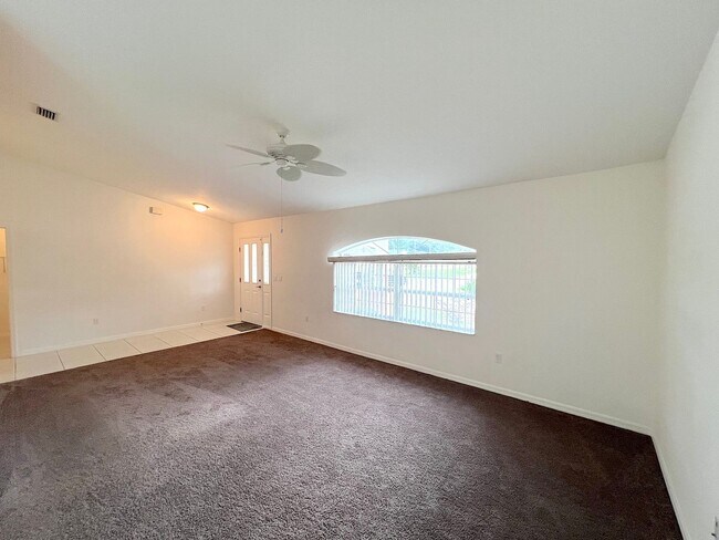 Building Photo - 106 Point of Woods Dr