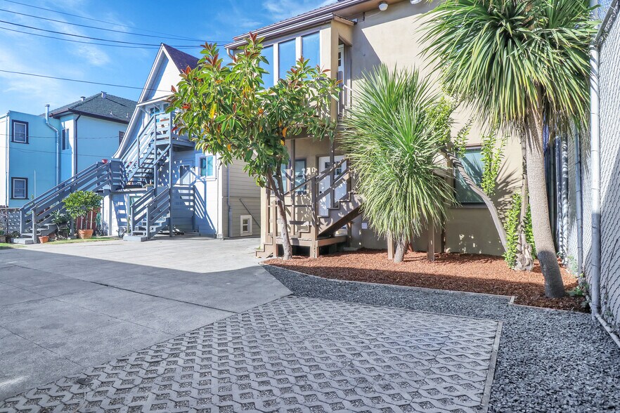 Building Photo - 1075 43rd St