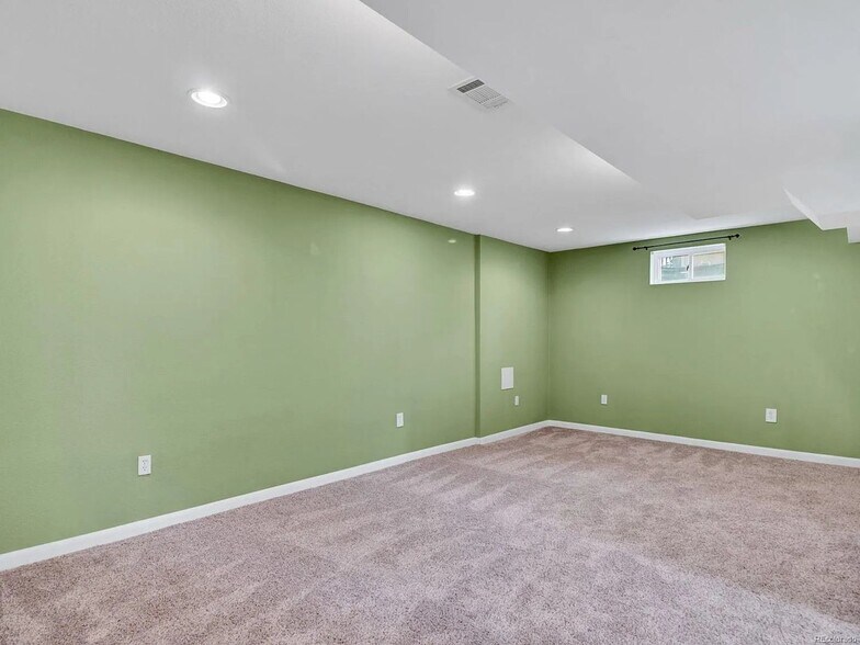 Building Photo - 10870 Carrol Ln