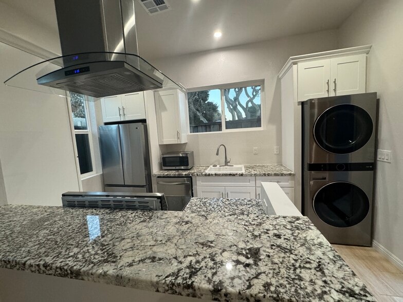 Building Photo - 1143 Madera Ct