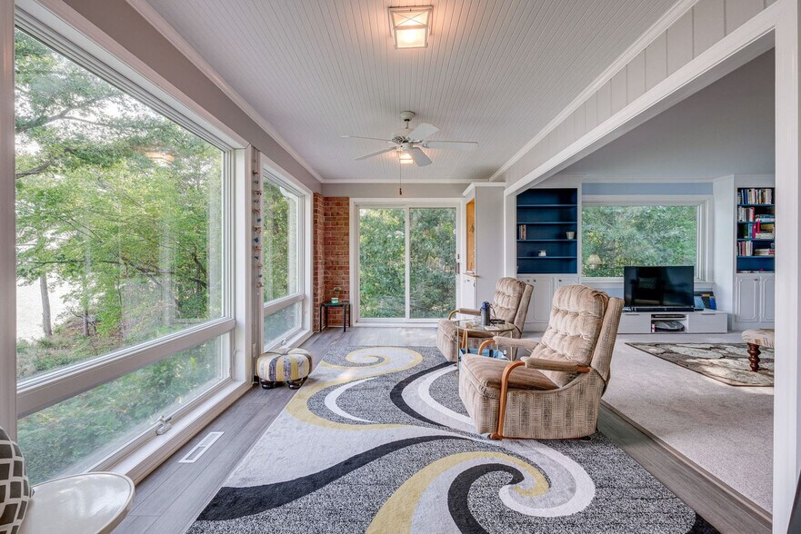 Building Photo - 552 Rio Vista