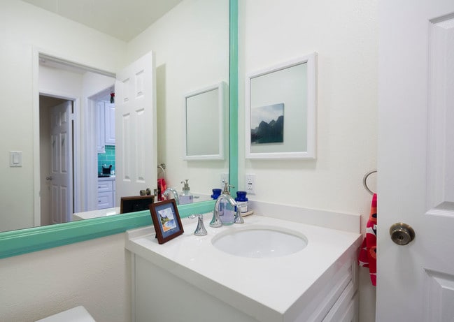 Building Photo - 1049 16th St