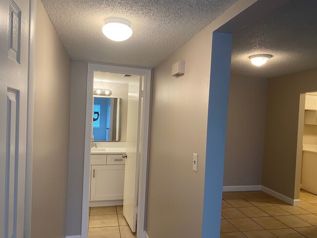 Building Photo - JUST REDUCED - Newly Remodeled 1 bedroom/1...