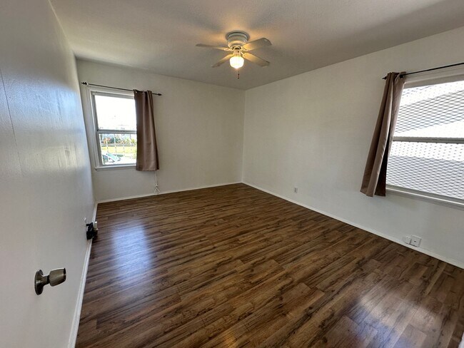 Building Photo - Single Family Home in Westmont For Rent!