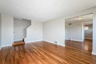 Building Photo - 536 Burton Dr