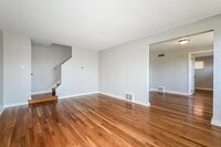 Building Photo - 536 Burton Dr