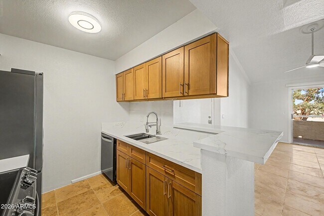Building Photo - 10610 S 48th St