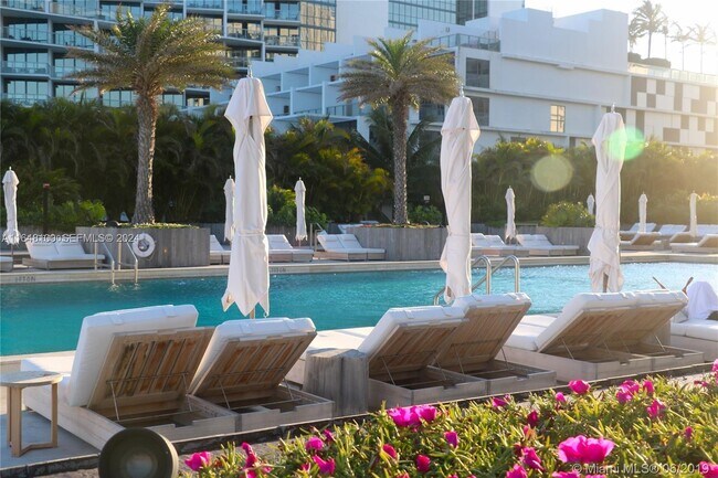 Building Photo - 2301 Collins Ave