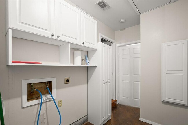 Building Photo - 5103 Orleans Ct